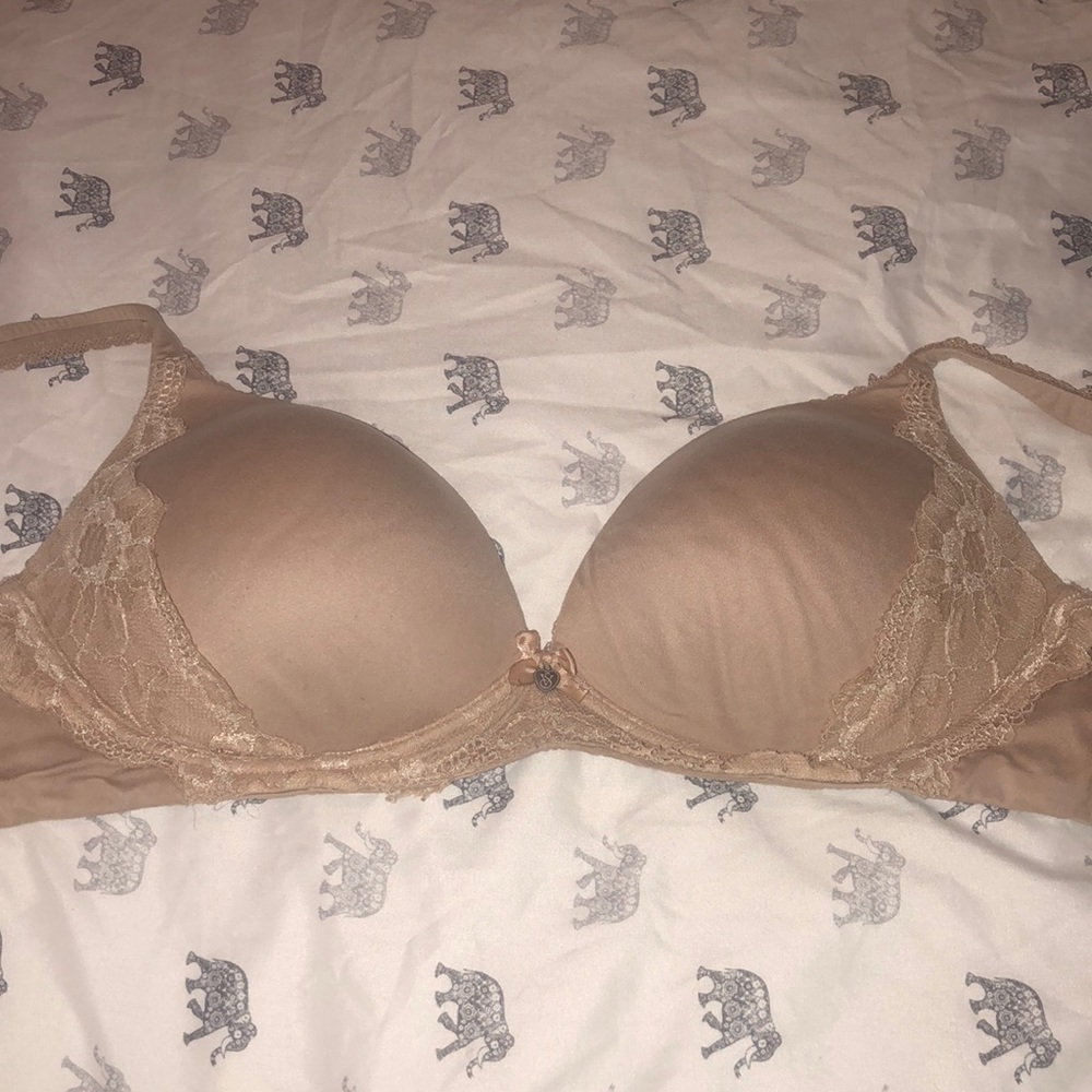 ‘Body by Victoria no-wire’ Victoria Secret bra